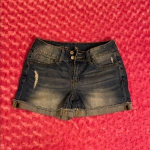 So size 7 juniors Midi shorts